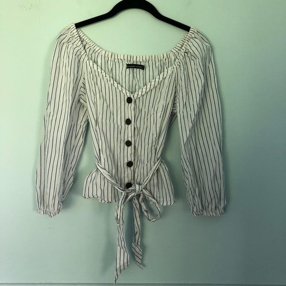 Abercrombie & Fitch White & Blue Striped Button Down Long Sleeve Blouse Size M